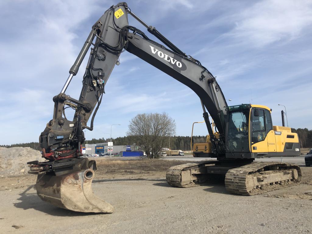 2011 VOLVO EC250DL